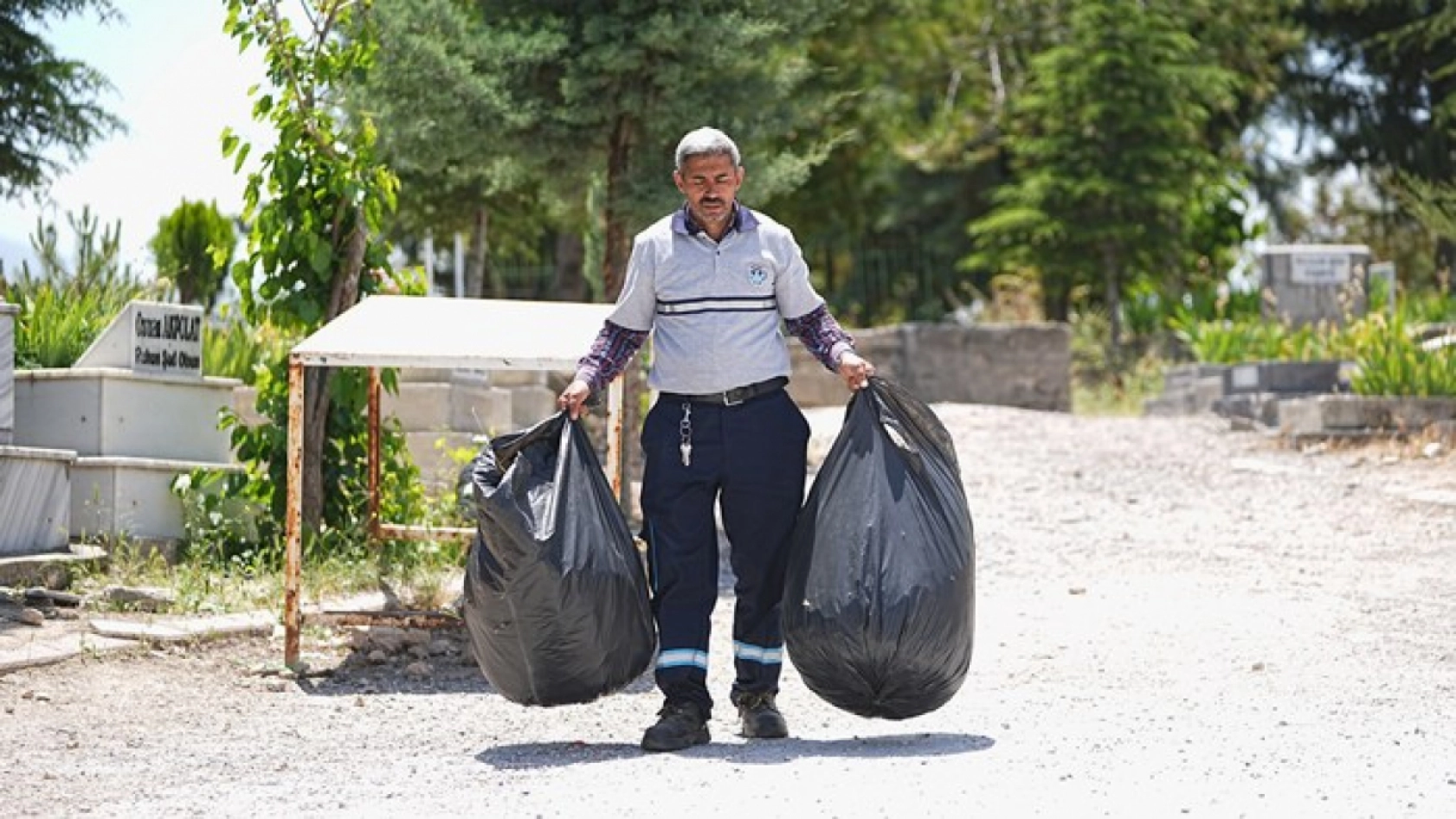 Mezarlıklarda Bahar ve Bayram Temizliği