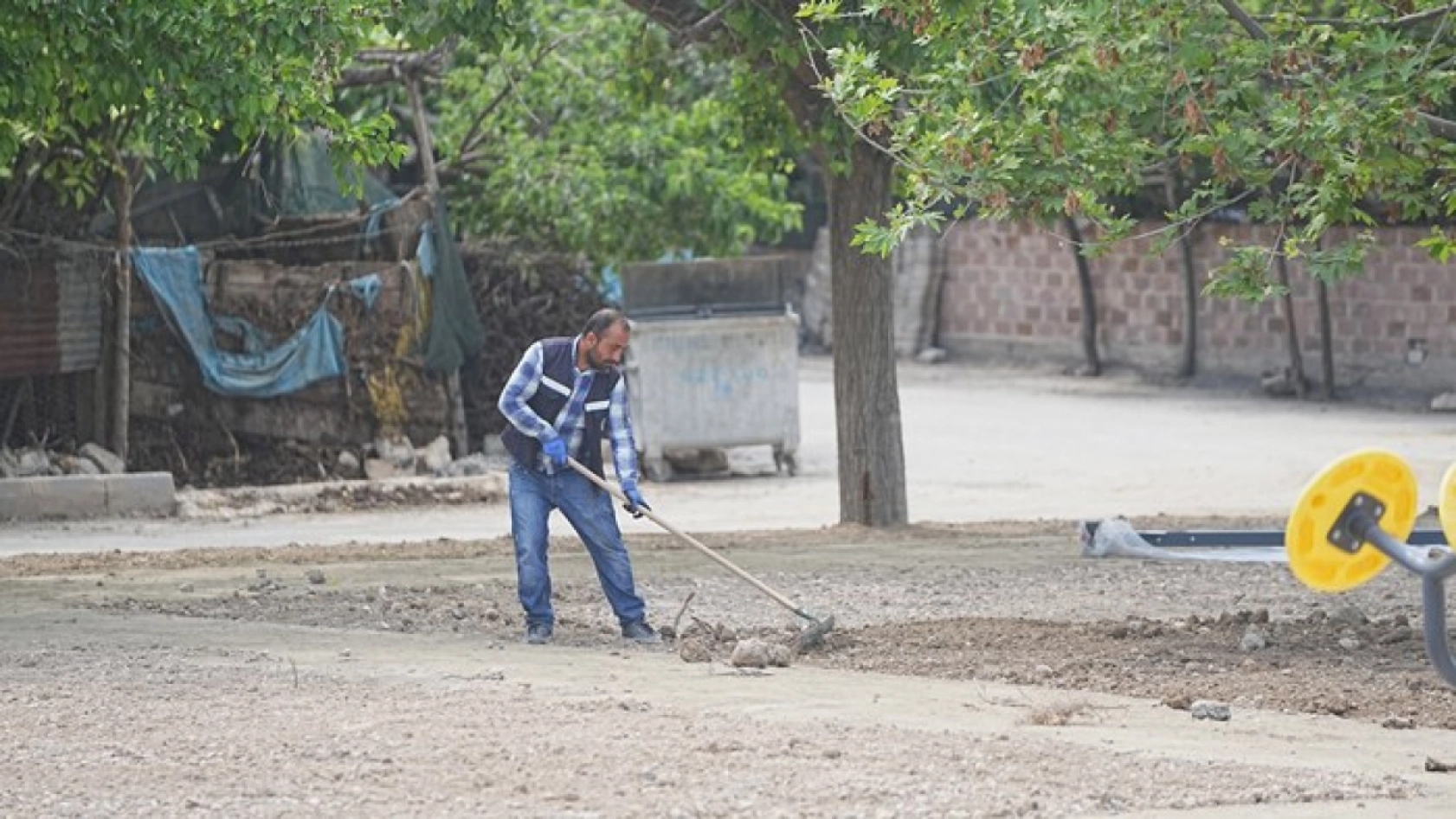 Dolamantepe Mahallesi'nde Park Ve Yol Düzenlemesi