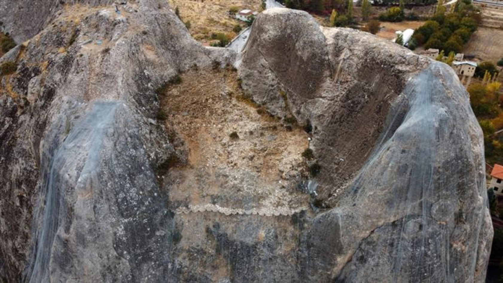 Tohma Kanyonu'nun yamaçlarına çelik ağ örülüyor