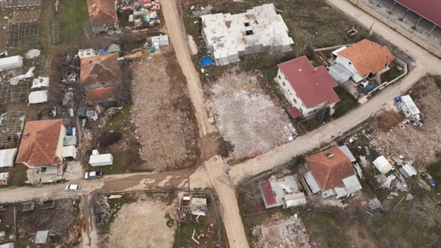 Depremin vurduğu Malatya ve Adıyaman'da enkazların kaldırıldığı alanlar havadan görüntülendi