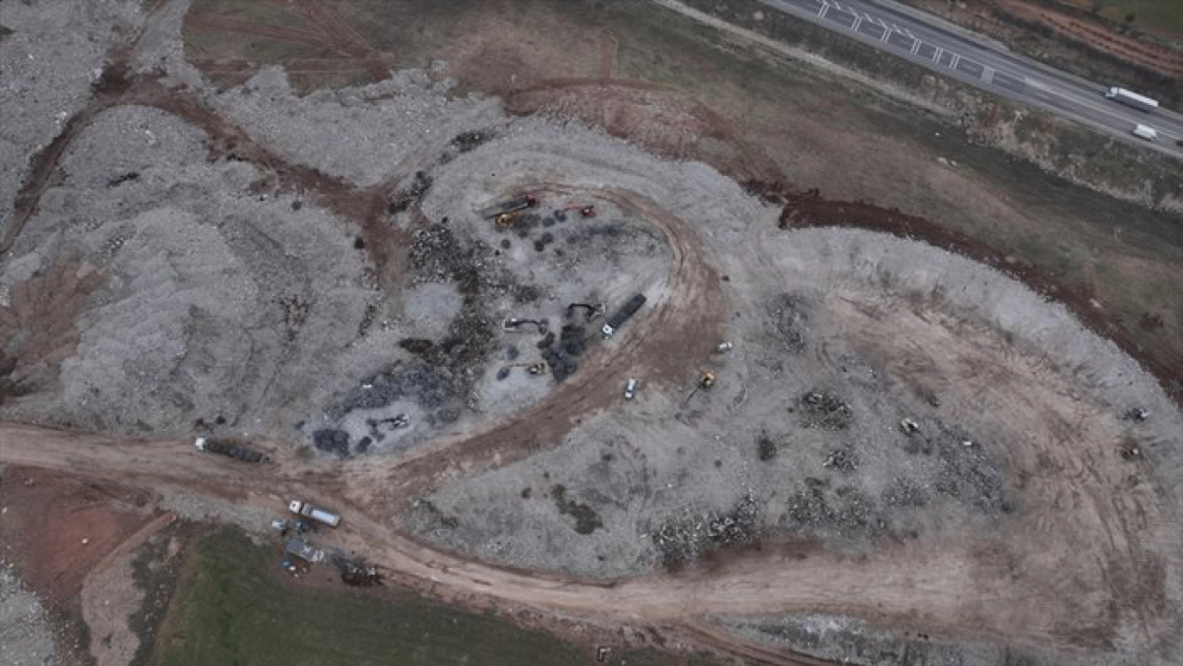 Depremin vurduğu Malatya ve Adıyaman'da enkazların kaldırıldığı alanlar havadan görüntülendi