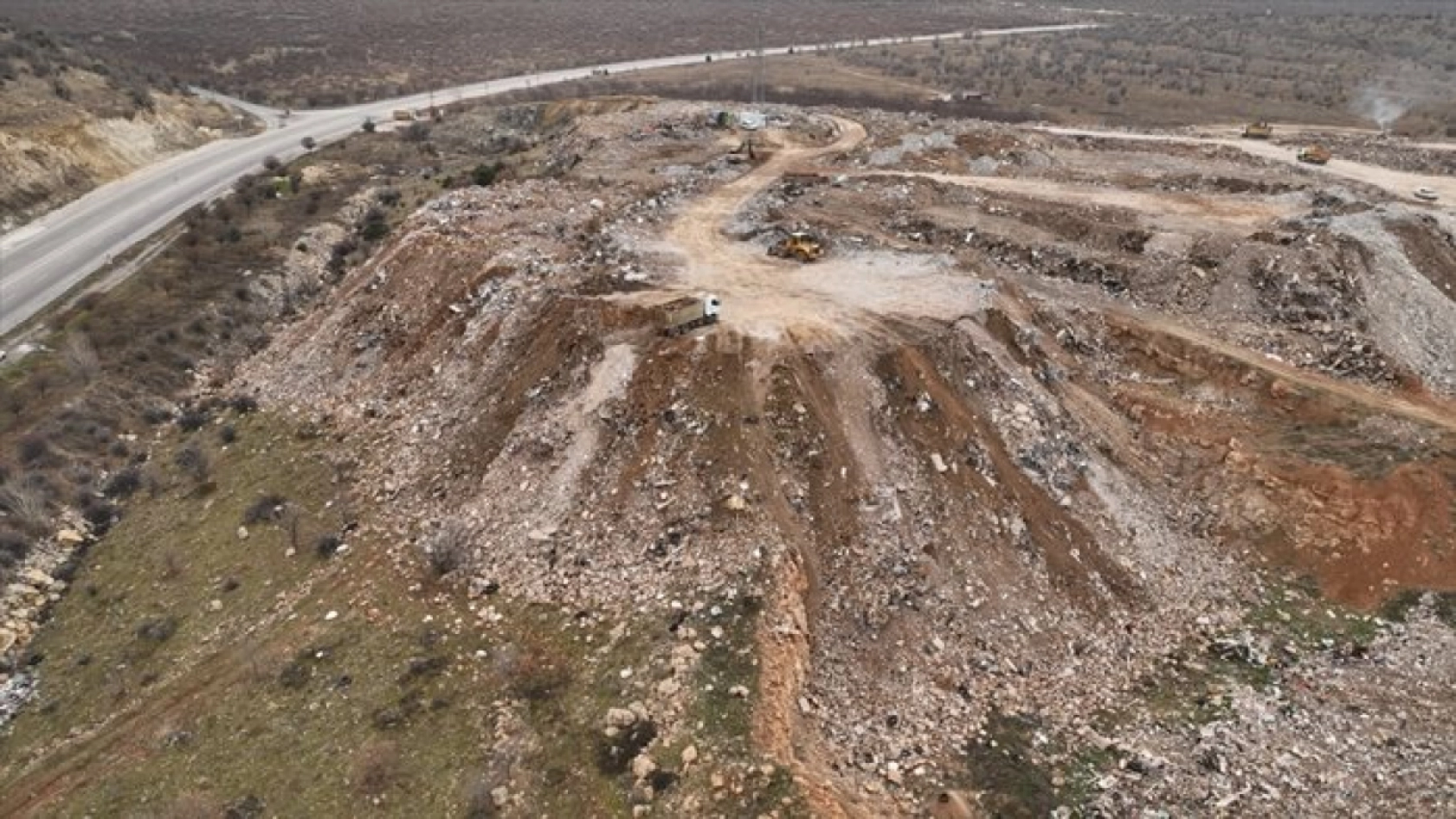 Depremin vurduğu Malatya ve Adıyaman'da enkazların kaldırıldığı alanlar havadan görüntülendi