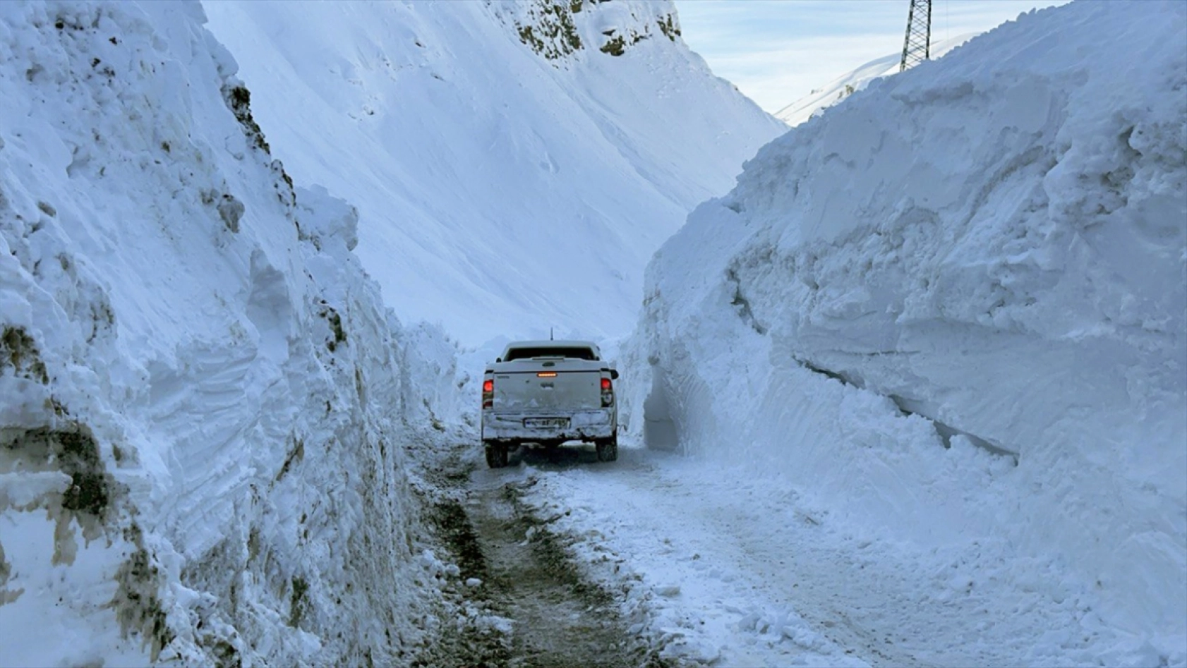 Van, Hakkari, Bitlis ve Muş'ta 54 yerleşim yerine ulaşım sağlanamıyor