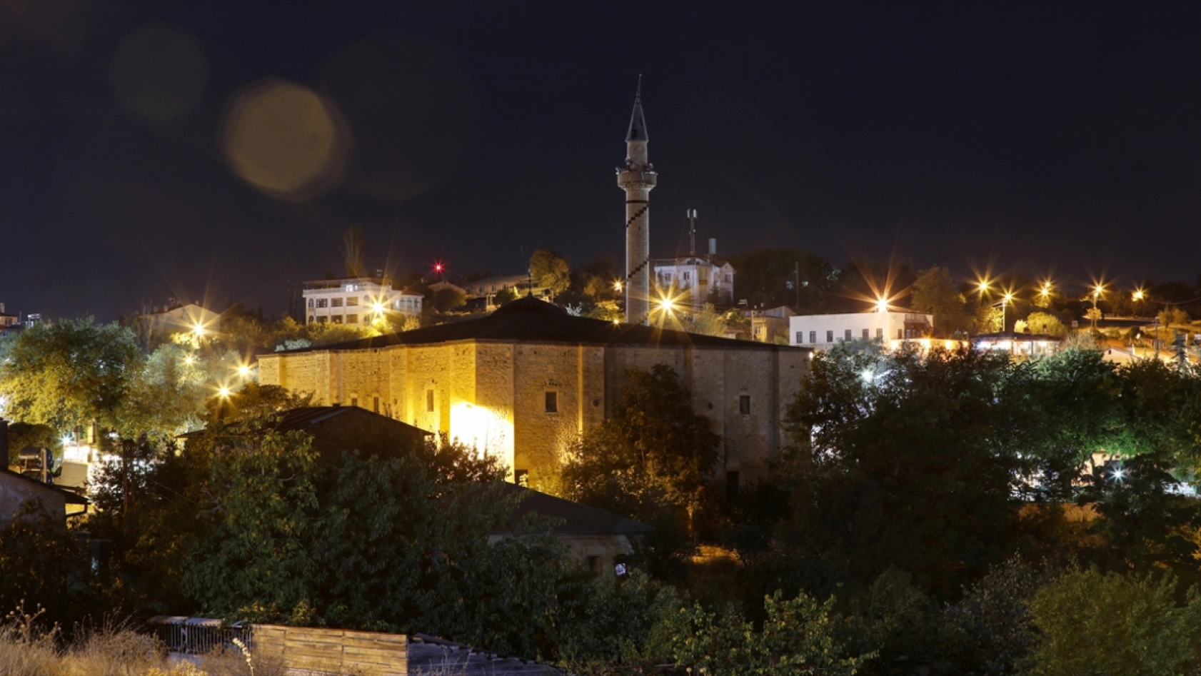 Elazığ'ın tarihi Harput Mahallesi gece görüntülendi
