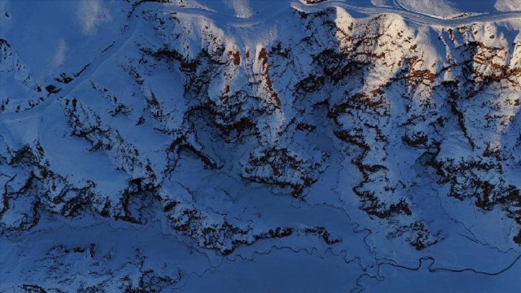 Narman Peribacaları karla kaplandı