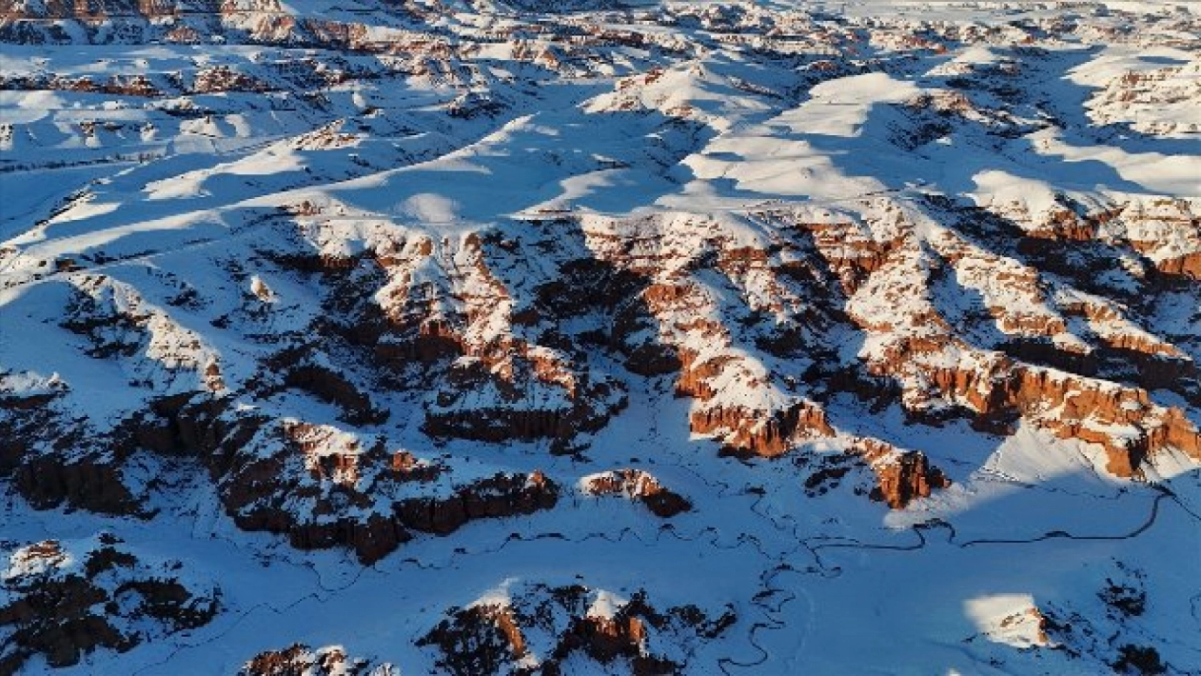 Narman Peribacaları karla kaplandı