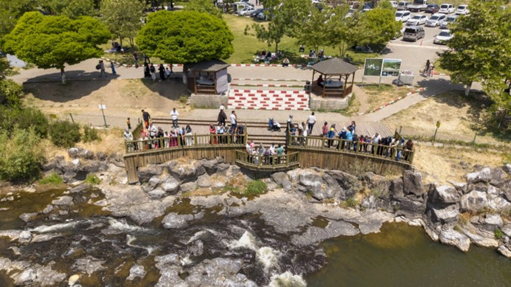 Binlerce kişi inci kefali göçünü izledi