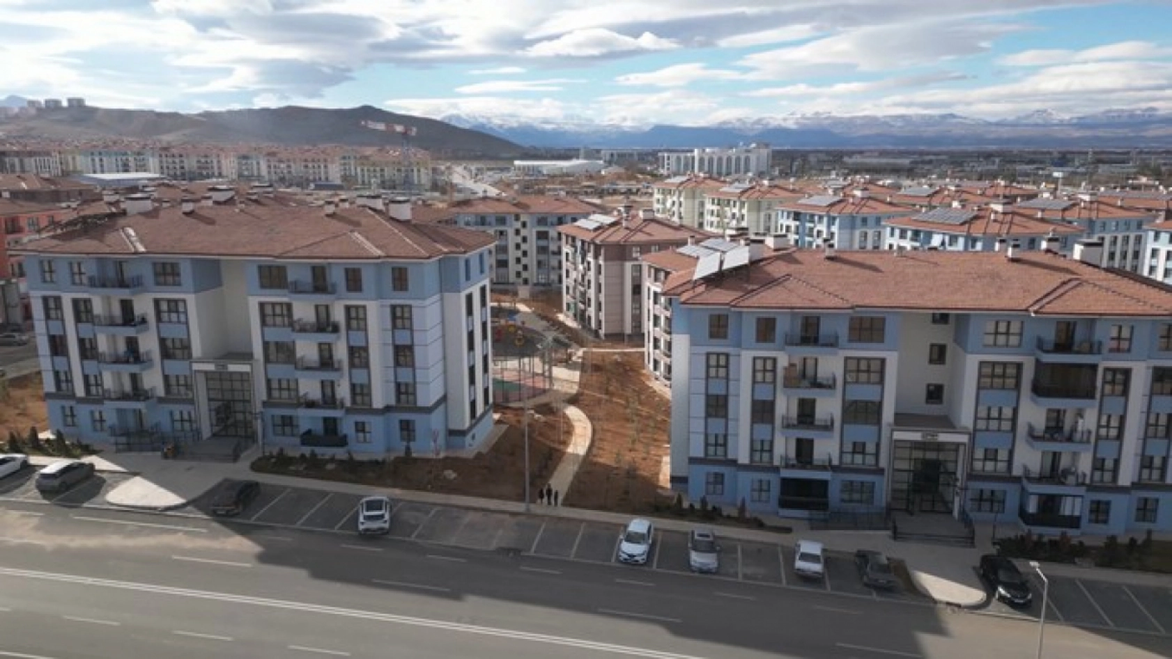 Bakan Kurum: 'Size söz olsun, o umutları hiç söndürmeyeceğiz'