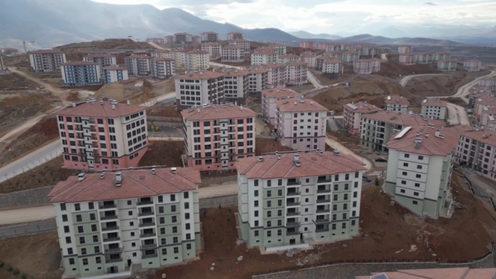 Bakan Kurum: 'Size söz olsun, o umutları hiç söndürmeyeceğiz'