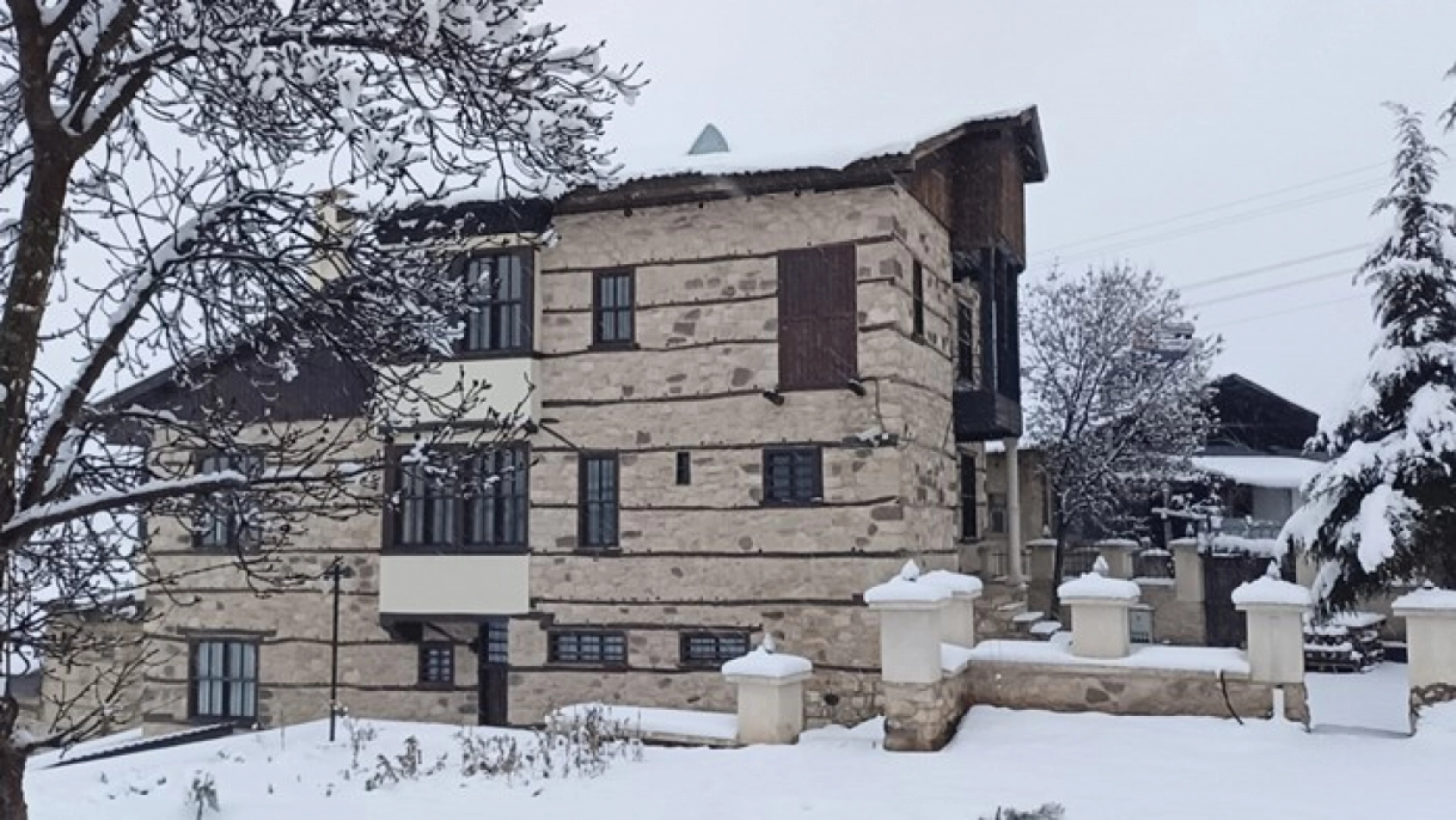 Arapgir beyaza büründü