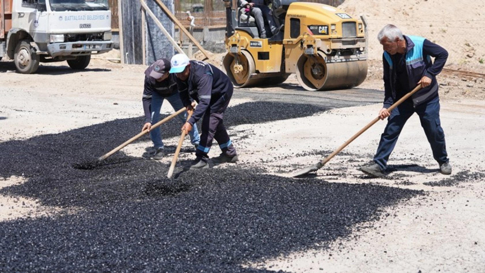 Çamurlu ve Bulgurlu'ya Asfalt Hizmeti