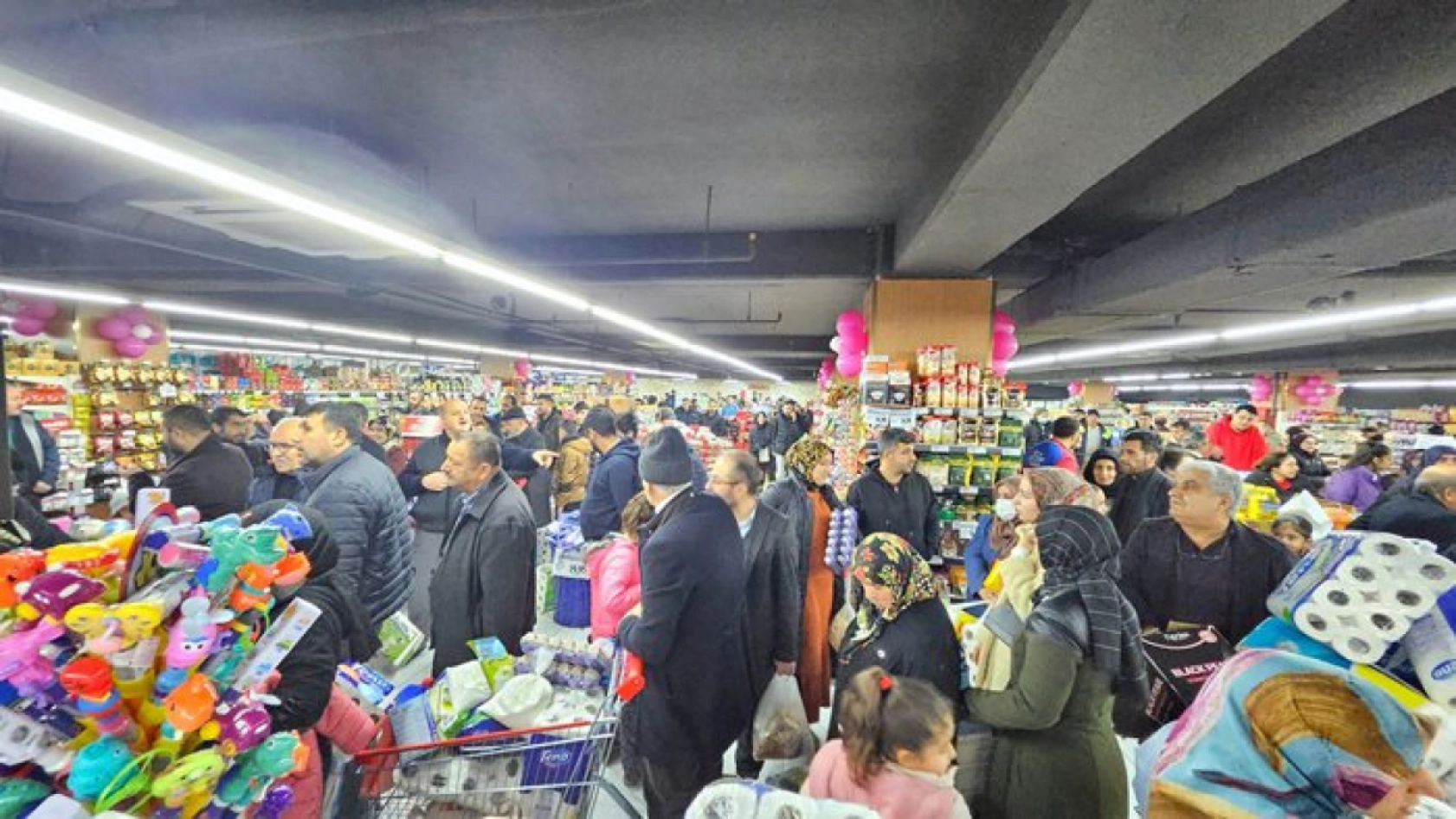 Malatya'nın Yükselen Değeri Esenlik Market Malatya City AVM'de kapılarını açtı