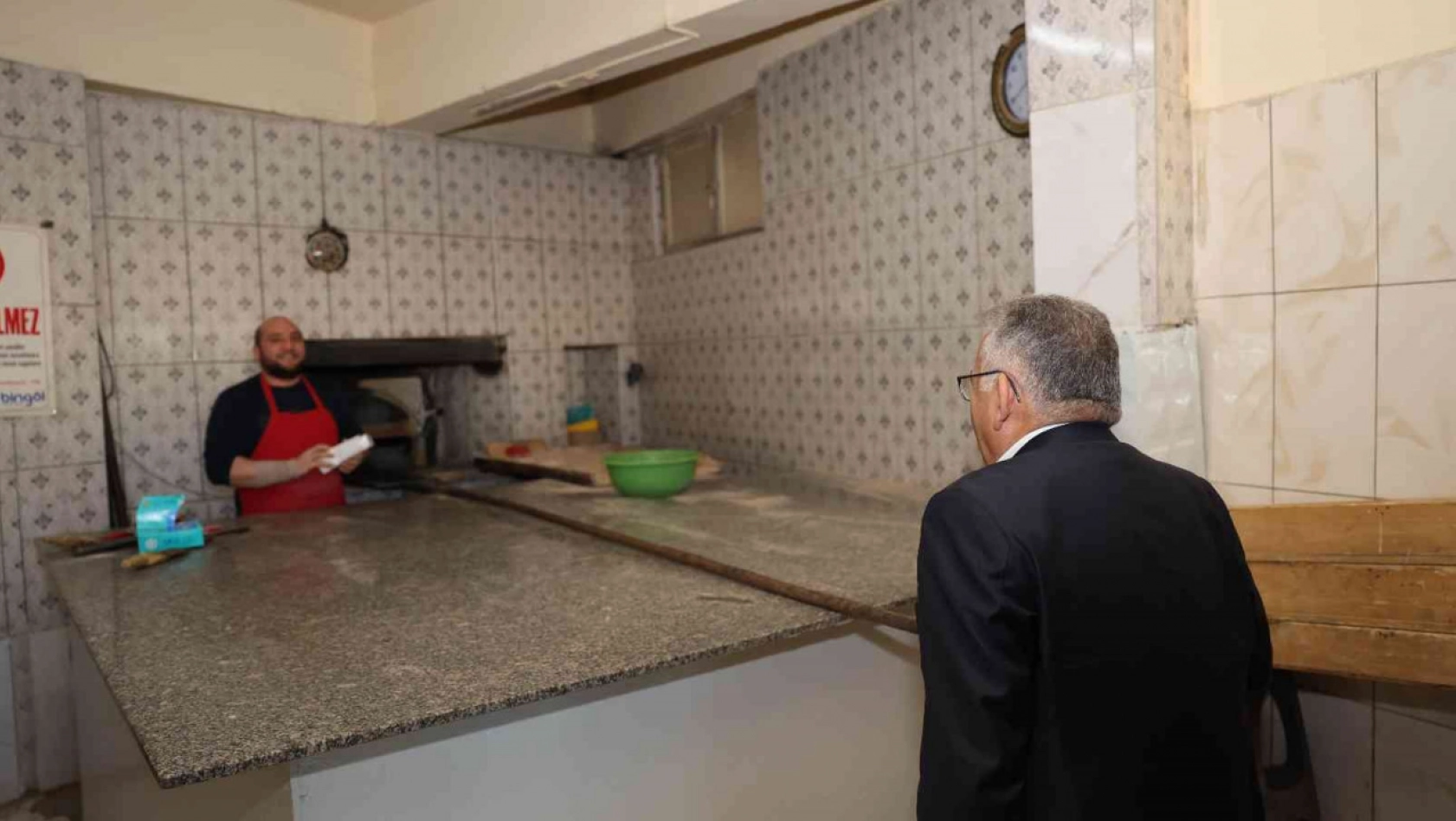 Başkan Büyükkılıç, Bünyan'da Büyükşehir'in çalışmalarını denetledi, esnafla buluştu