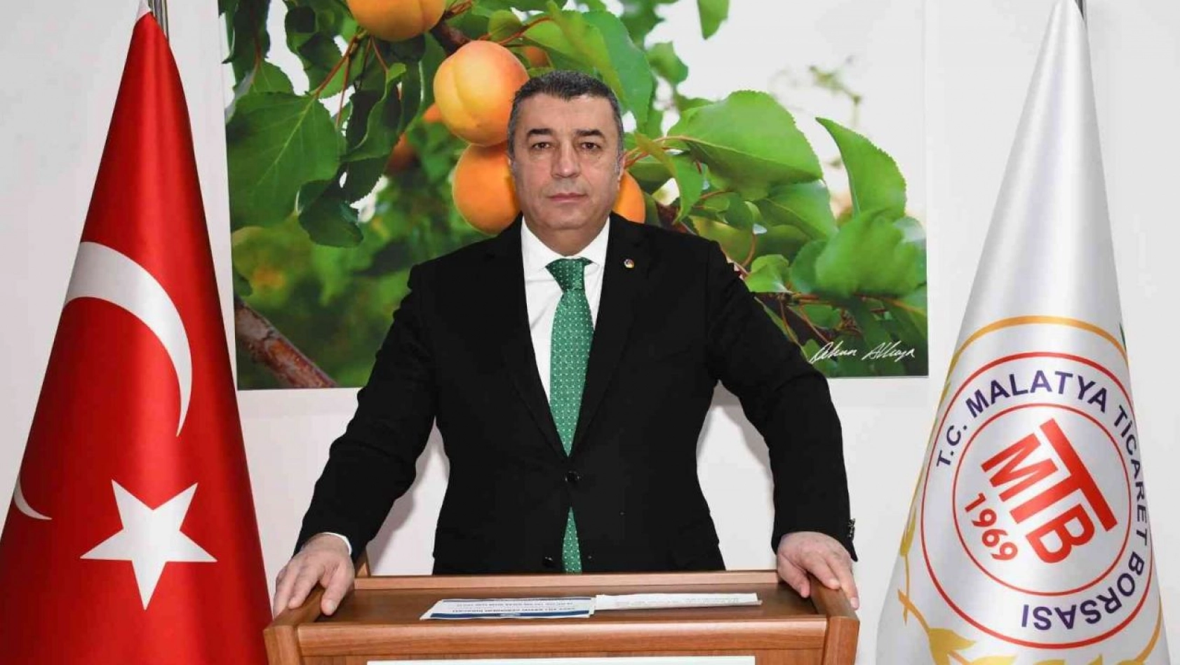 Başkan Özcan, 1 yılda 402 milyon dolarlık kayısı ihracatı