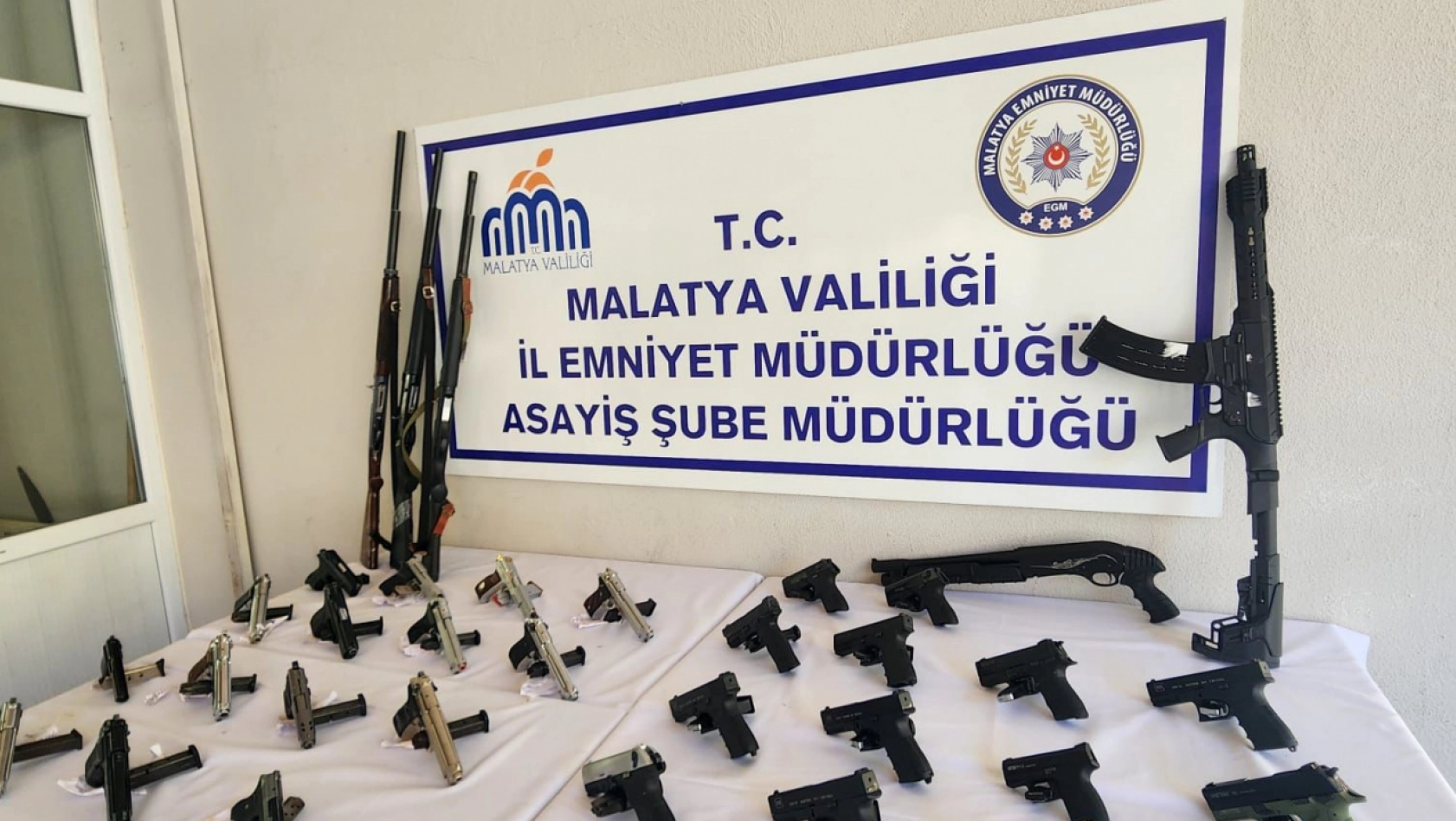 Malatya'da 35 tabanca ile 12 tüfek ele geçirildi
