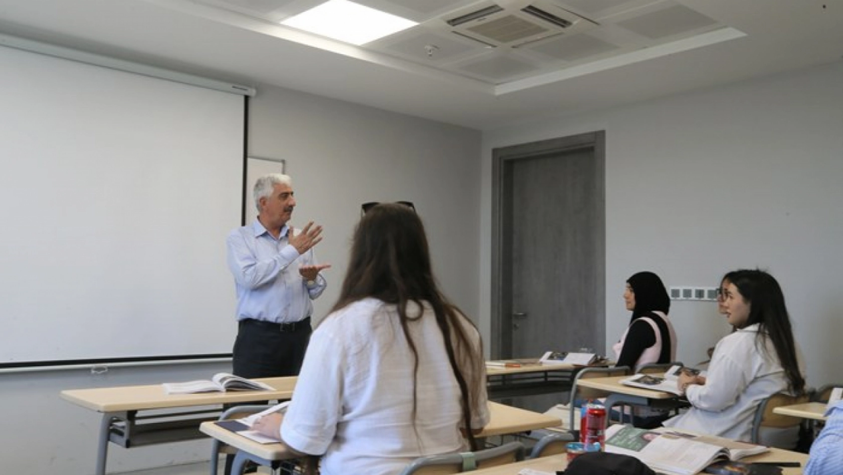 16 Ülkeden Gelen Öğrenciler Malatya'da Türkçeyi Öğreniyor