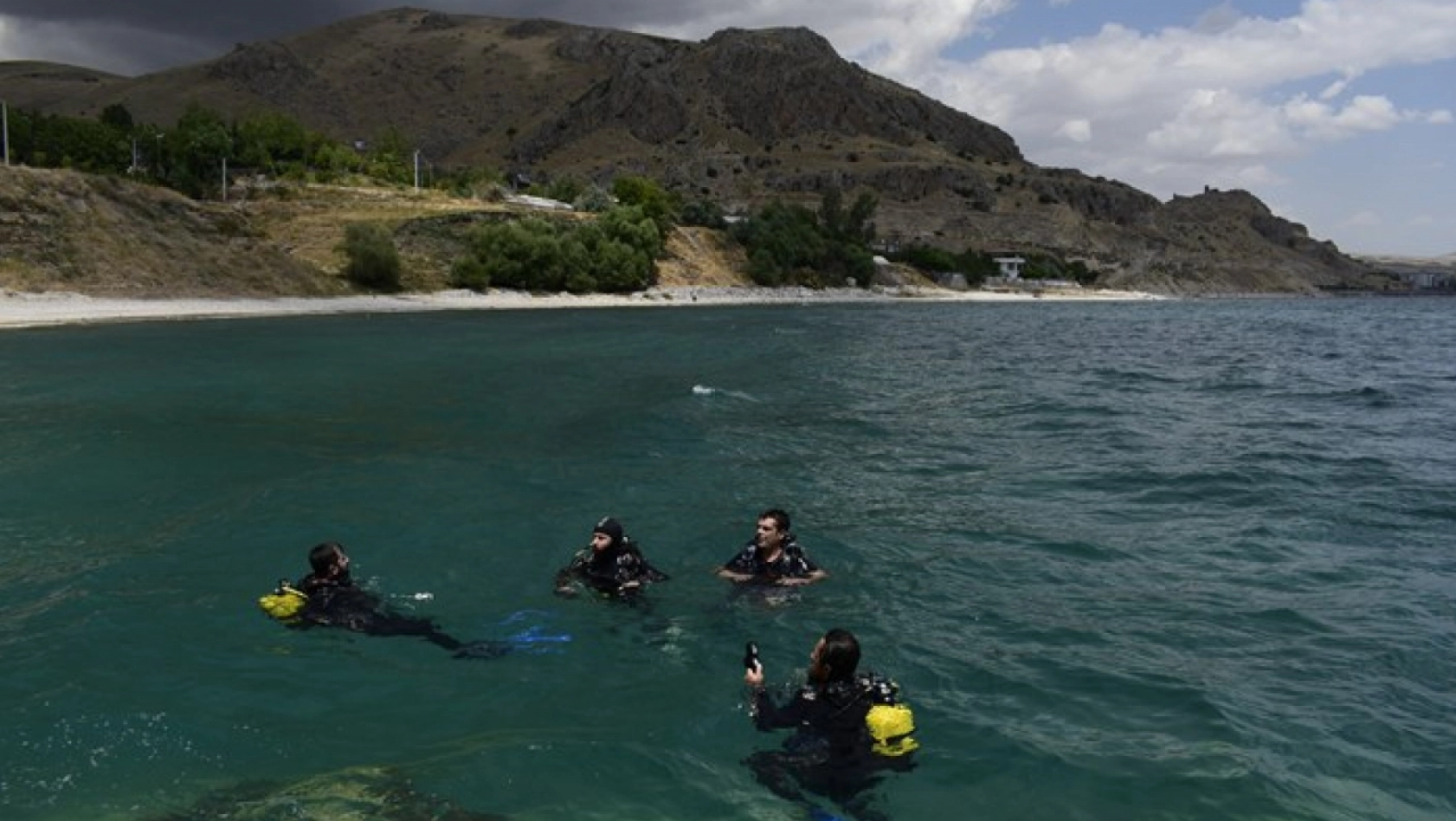 Adilcevaz'da 50 Kişiye Dalgıçlık Eğitimi