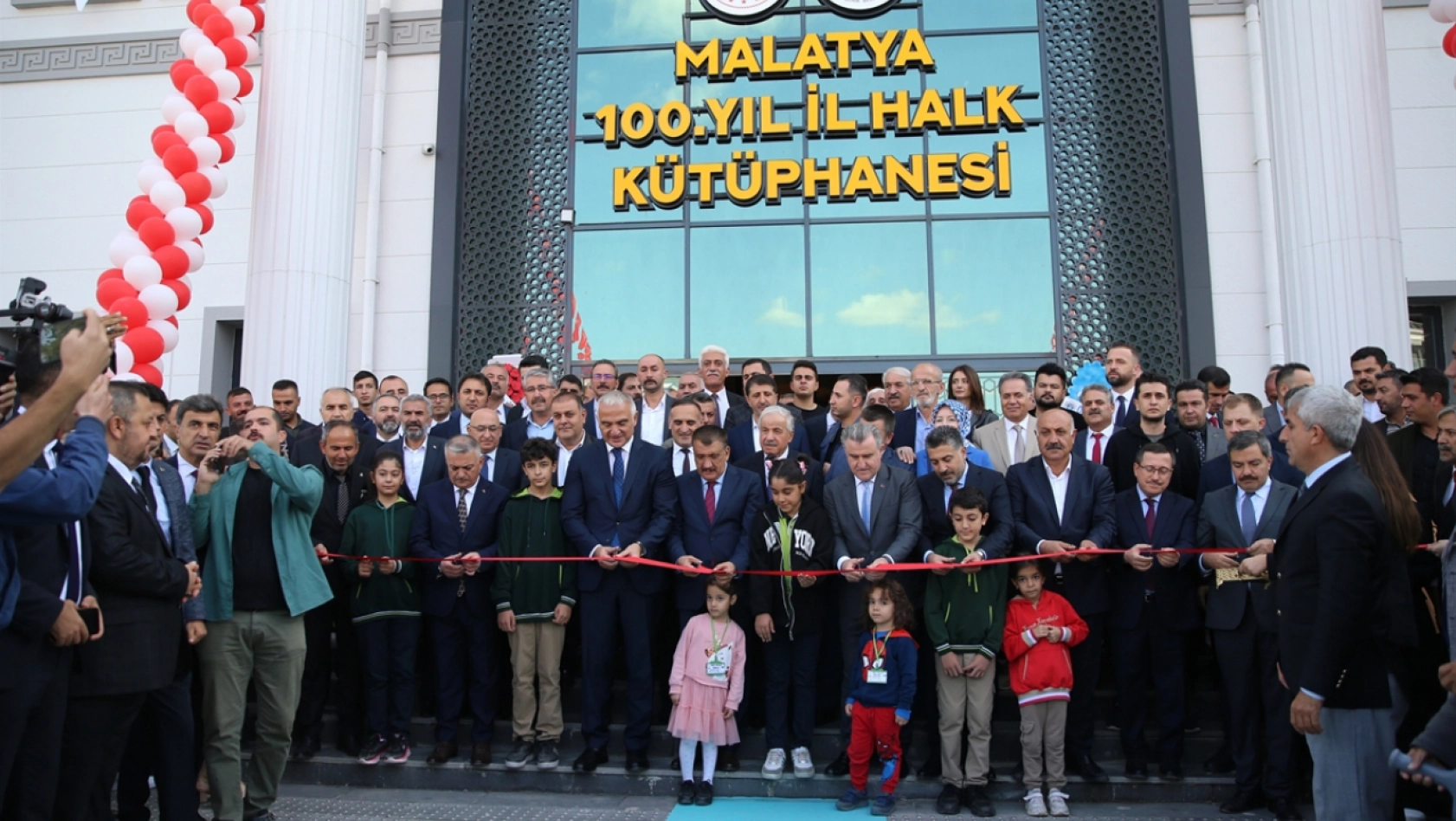 Bakanlar Ersoy ve Bak, Malatya'da kütüphane açılışına katıldı