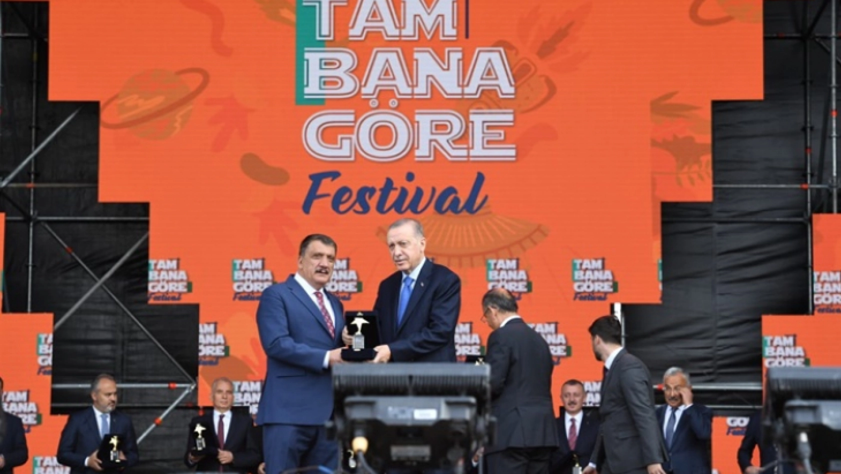 Başkan Gürkan Ödülünü Cumhurbaşkanı Erdoğan'ın Elinden Aldı