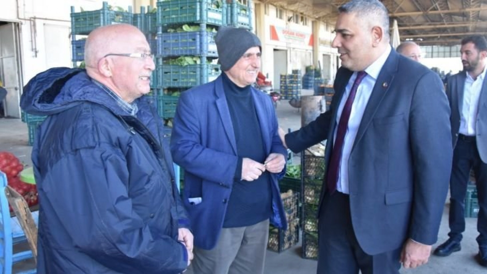 Başkan Sadıkoğlu, hal esnafı ile bir araya geldi