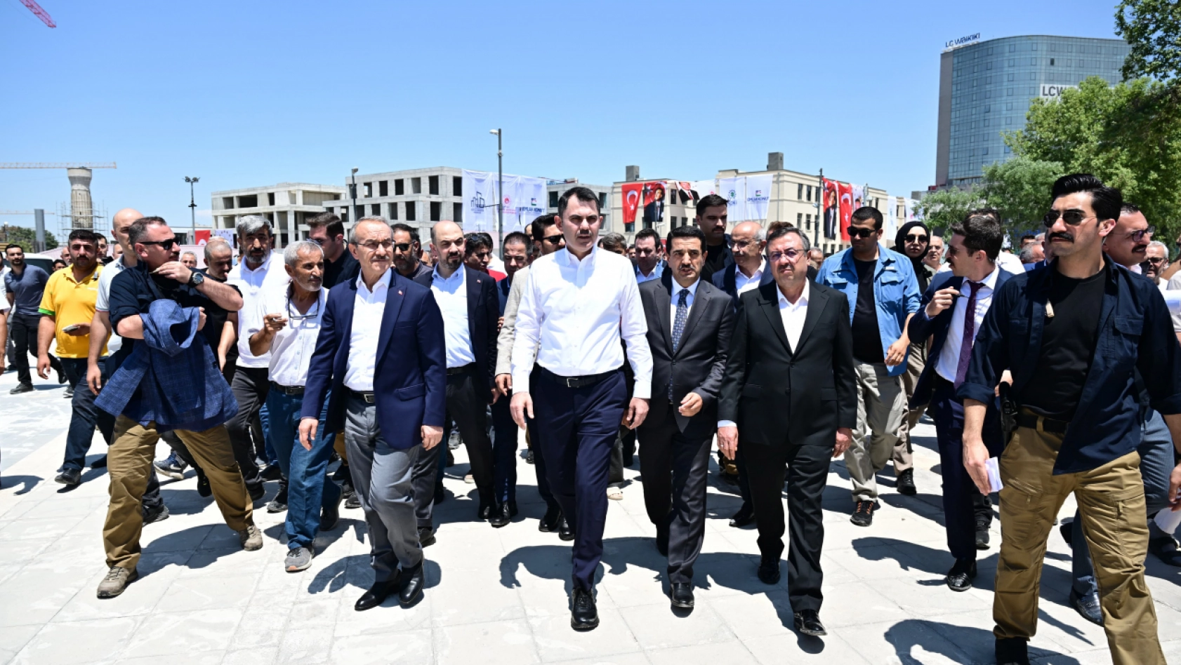 Başkan Taşkın'ın Girişimiyle Kapalı Çarşı'da Sorunlar Çözülüyor