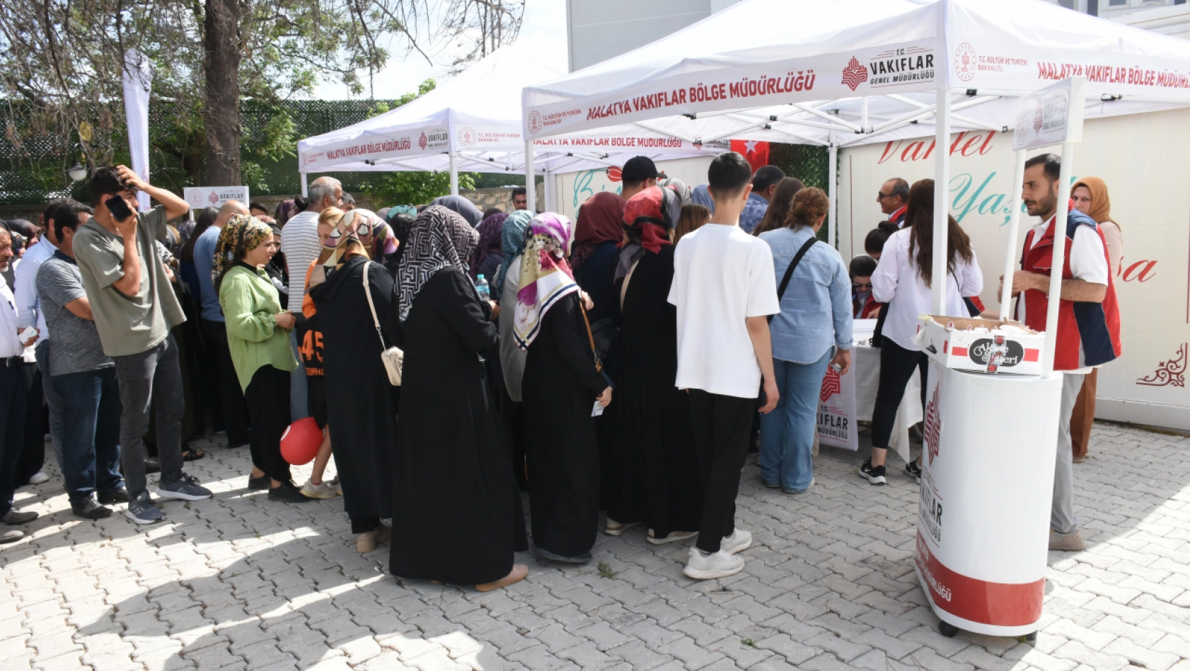 Çocuklara 4 bin liralık giyim hediye kartı