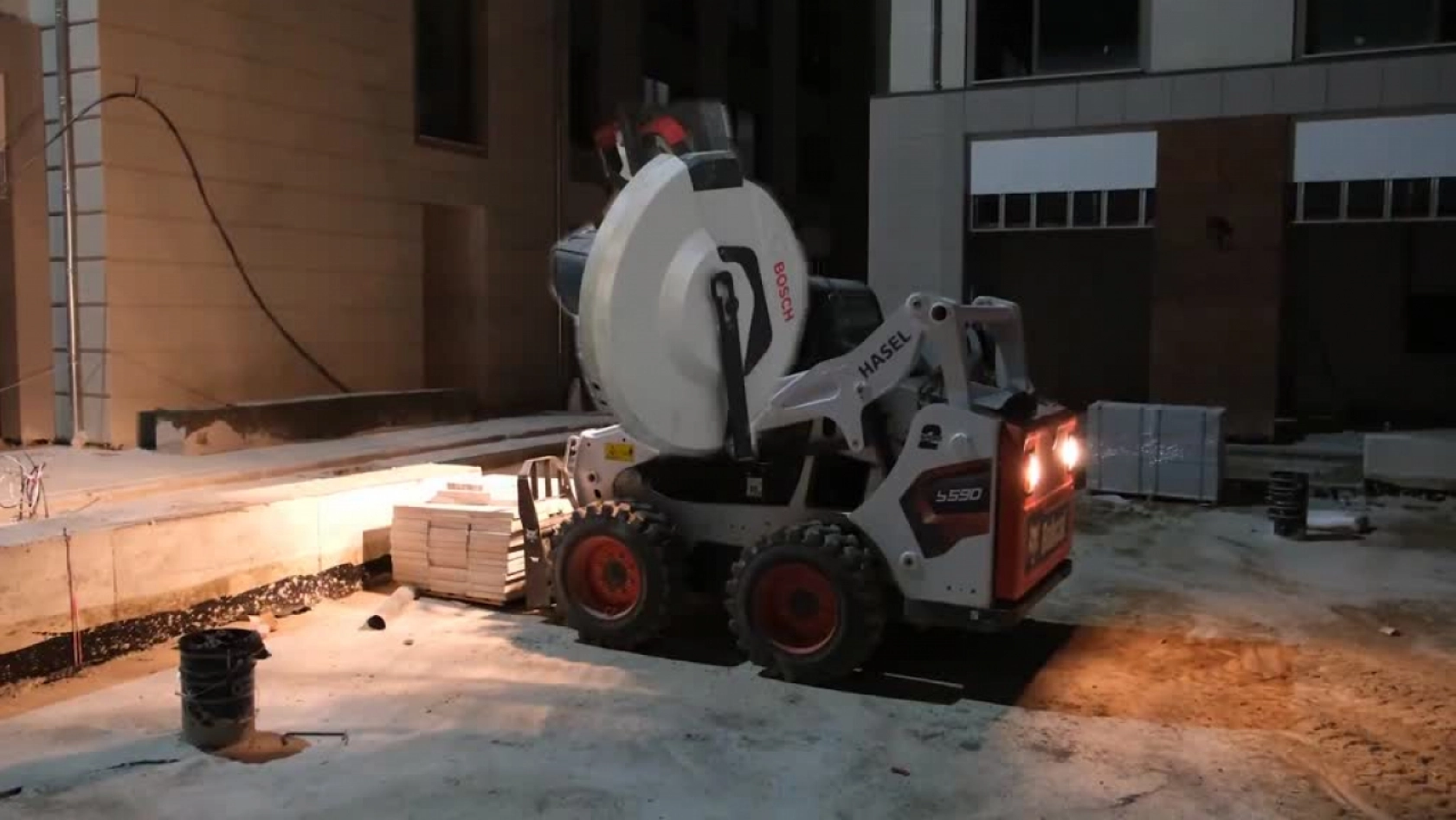 Deprem Bölgesinde 2 Bin Kişilik Ekip, 24 Saat Çalışıyor