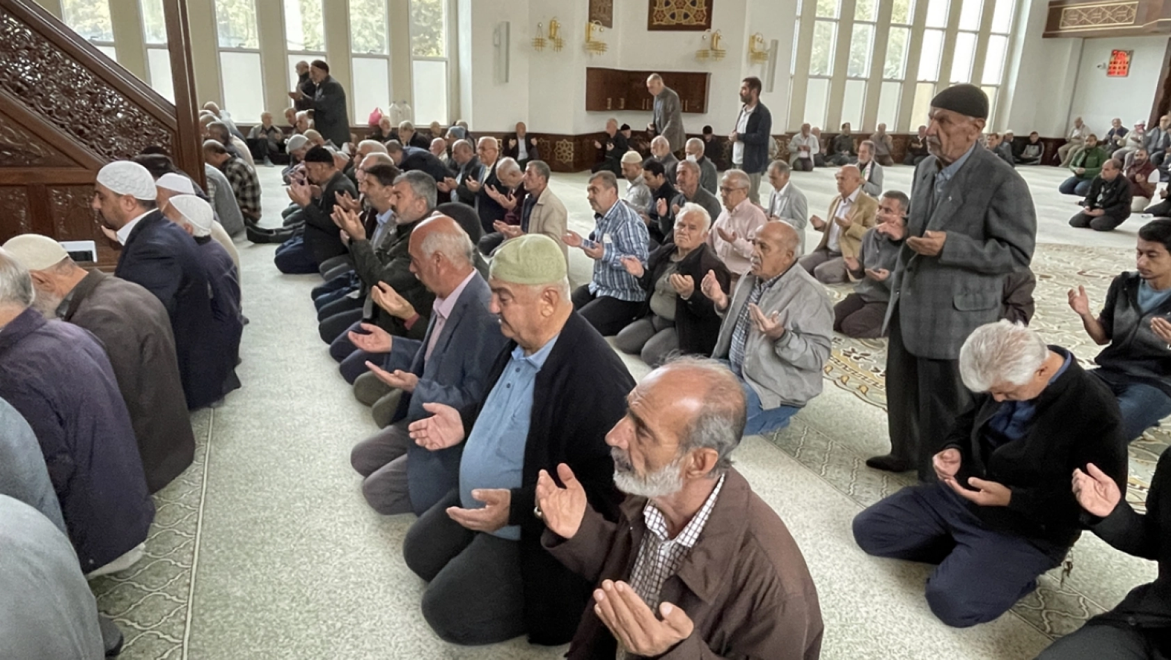 Deprem bölgesinde, Gazze'de hayatını kaybedenler için gıyabi cenaze namazı kılındı