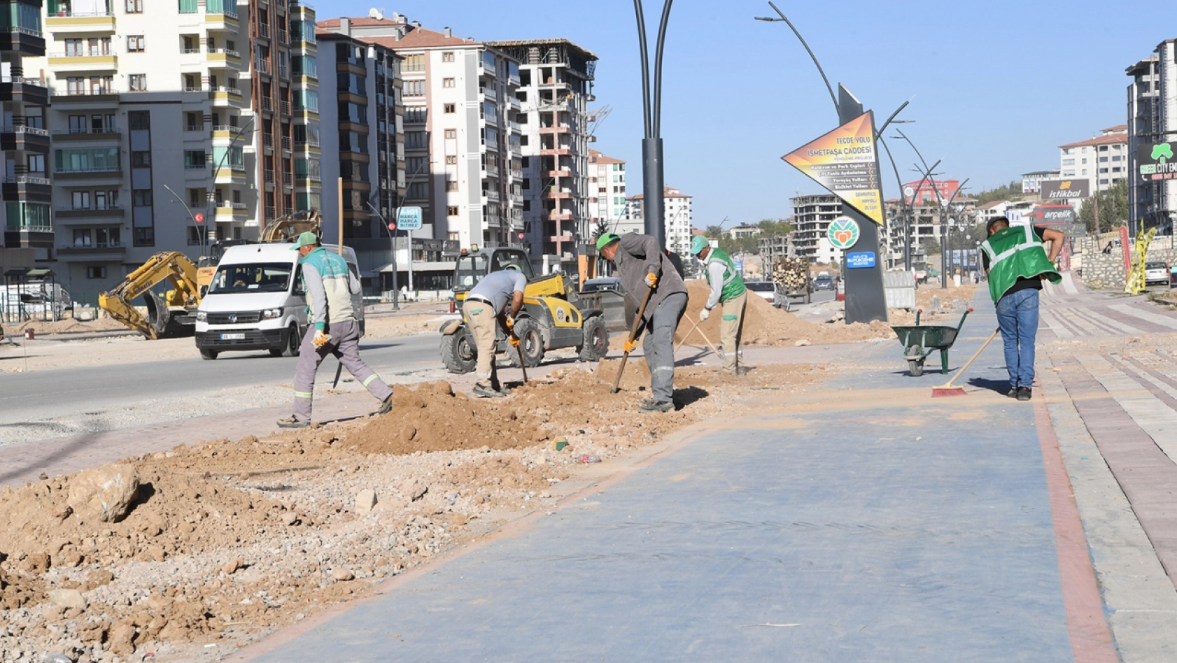 Deprem Sonrası Oluşan Tahribatlar Gideriliyor