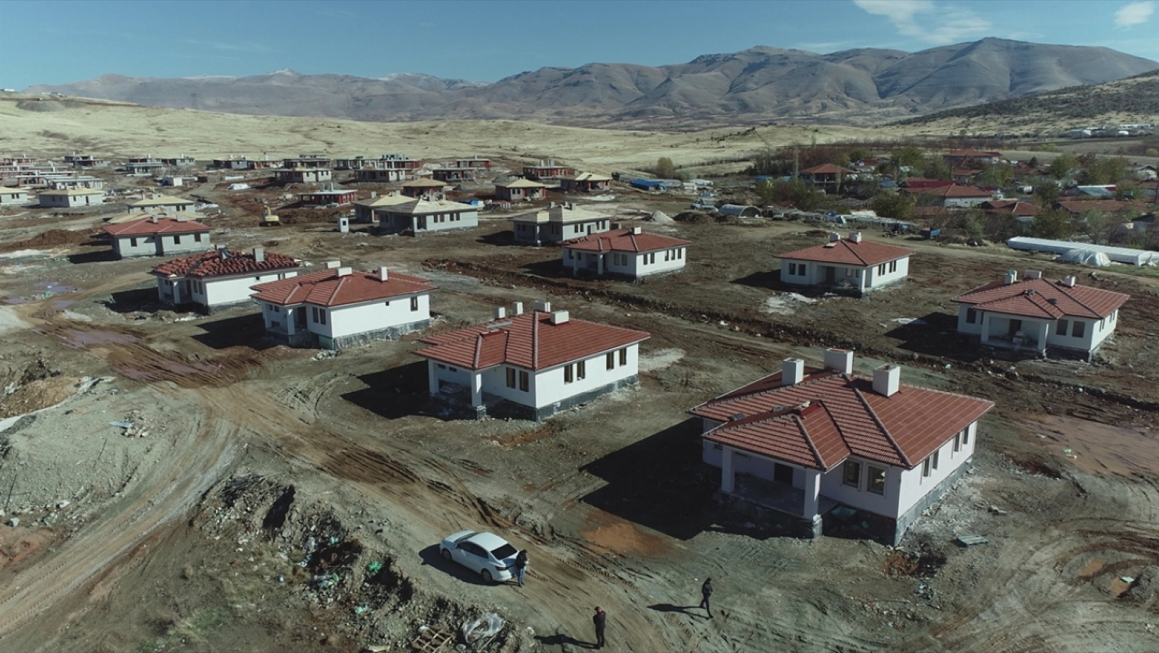 Doğanşehir'de köy tipi afet evlerinin inşası sürüyor