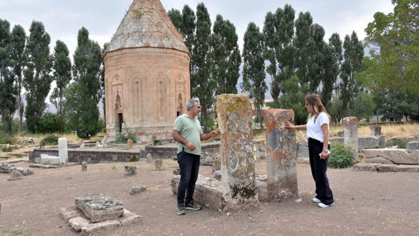 Halime Hatun Kümbeti Yakınında Yeni Mezarlar Ortaya Çıktı
