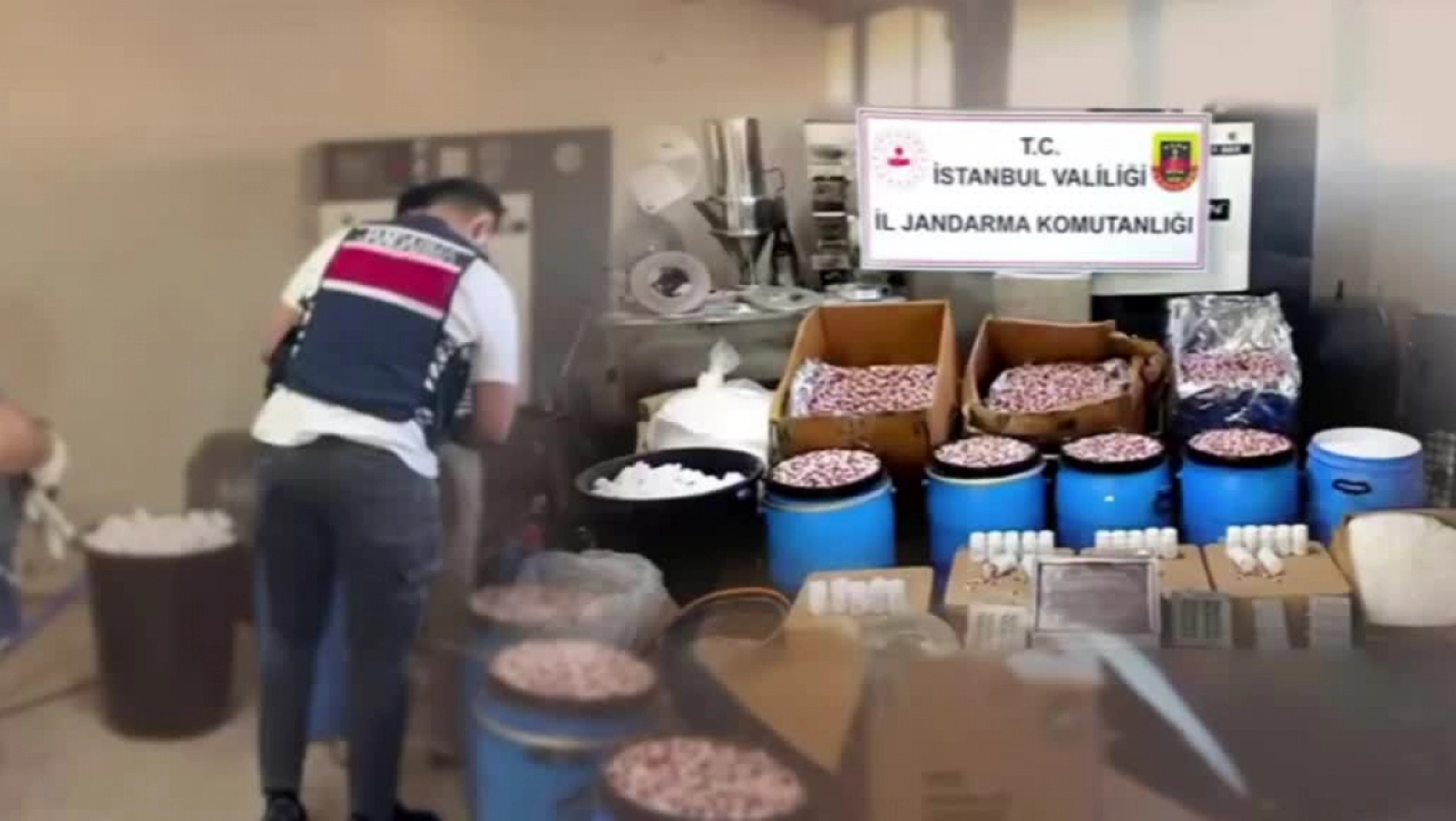 İstanbul'da Dev Operasyon: 847 Bin 600 Uyuşturucu Hap Ele Geçirildi