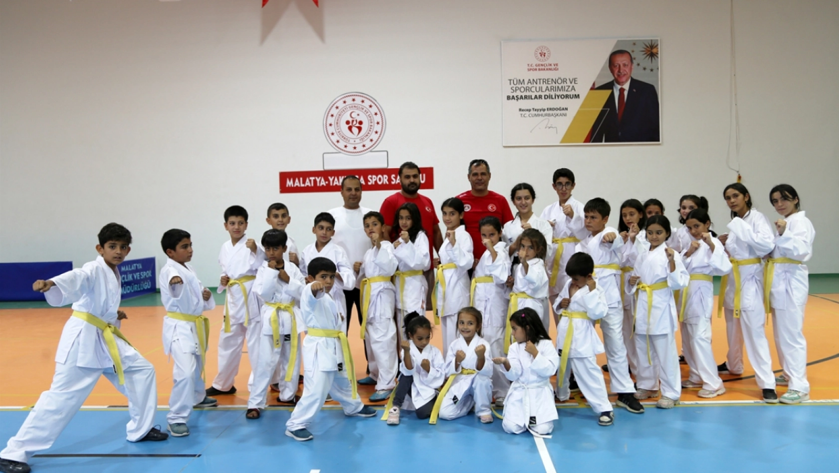 Konteyner kentte kalan çocuklara karate kıyafeti desteği