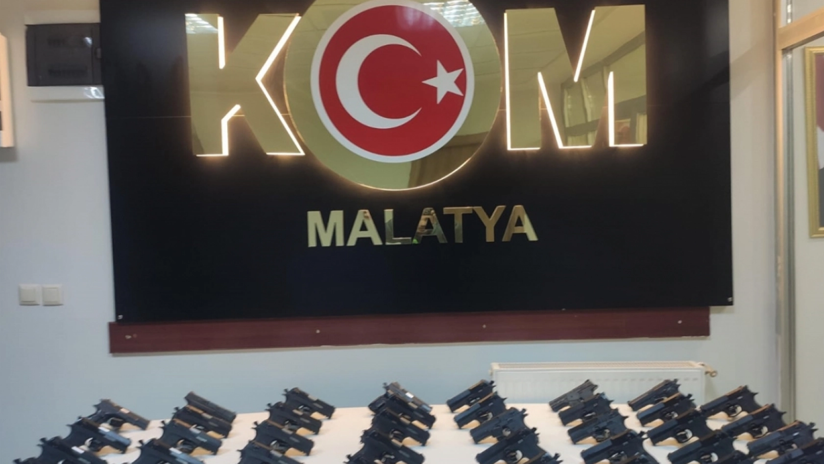 Malatya'da 38 tabanca ele geçirildi, 3 şüpheli gözaltına alındı