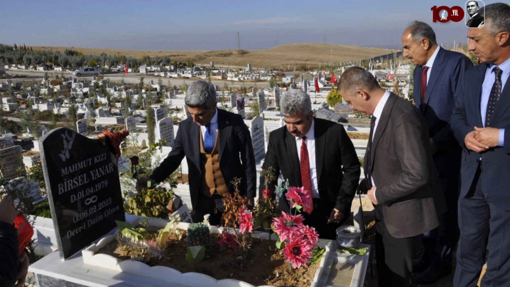 Malatya'da Depremlerde Hayatını Kaybeden Öğretmenlerin Kabri Ziyaret Edildi