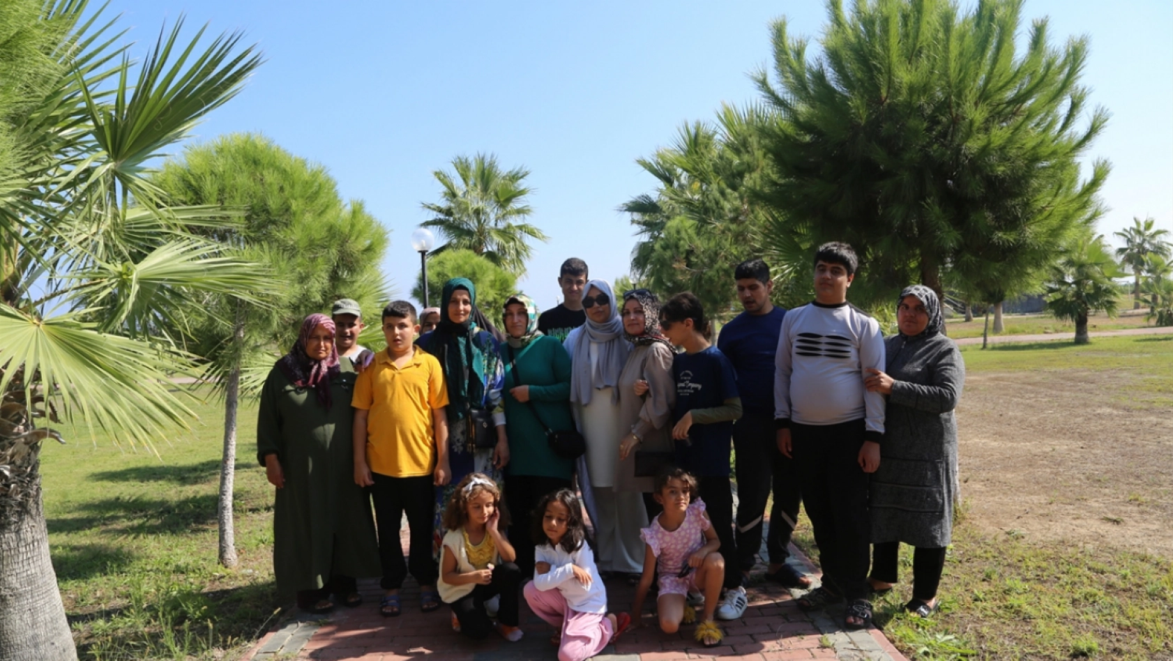 Malatya'da konteynerde kalan otizmli çocuklar için Mersin'e gezi düzenlendi