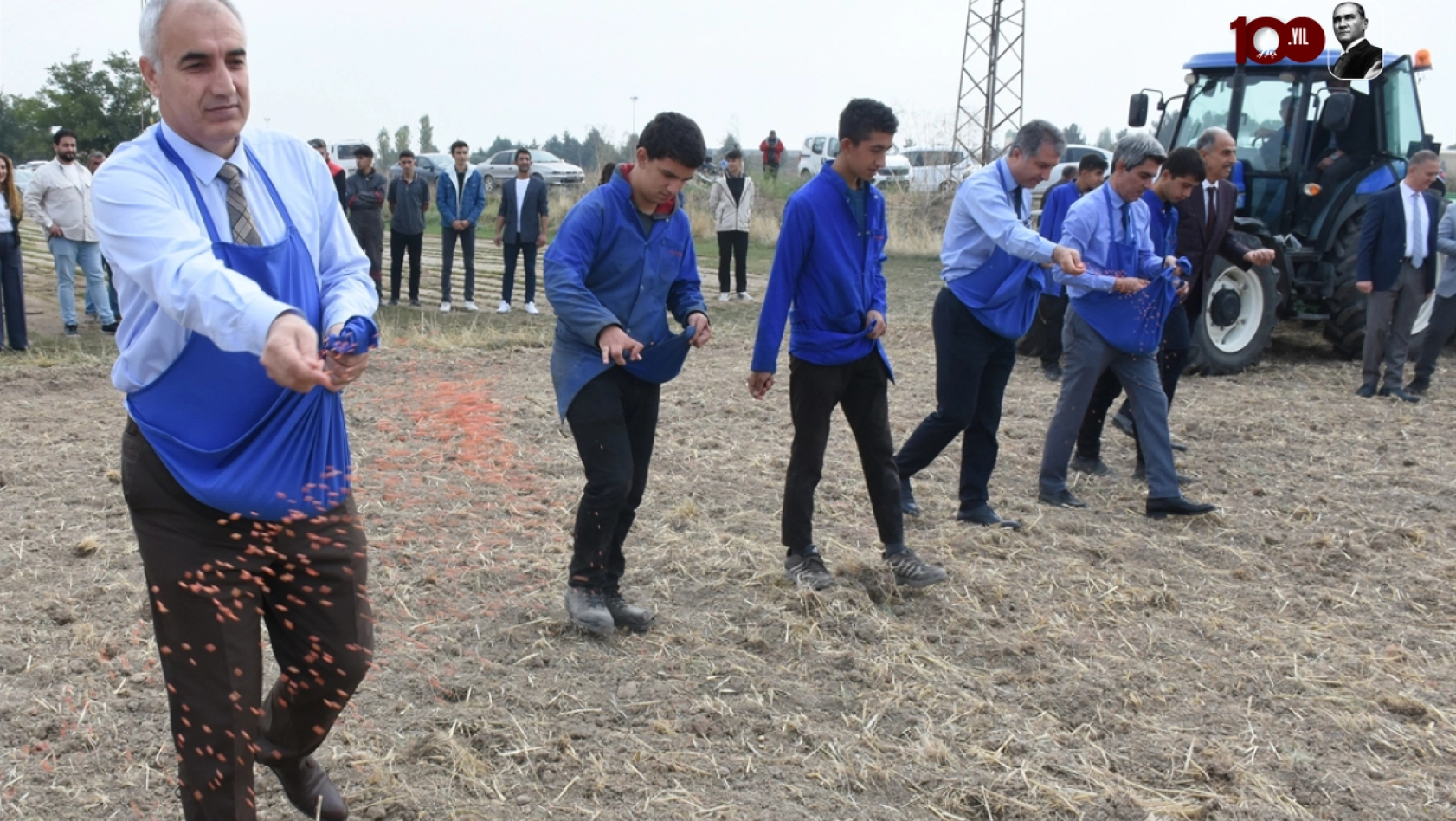 Malatya'da meslek lisesi öğrencileri 200 dekarlık alana buğday ekti