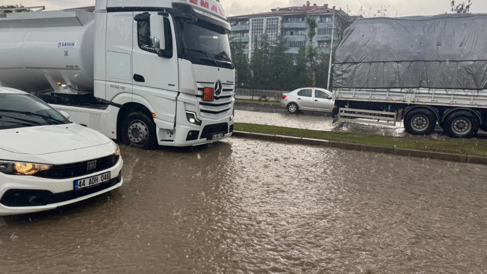 Malatya'da sağanak hayatı olumsuz etkiledi
