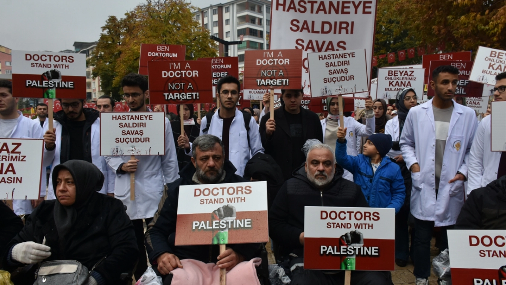 Malatya'da Sağlık Çalışanları İsrail'in Gazze'deki Saldırılarını Protesto Etti