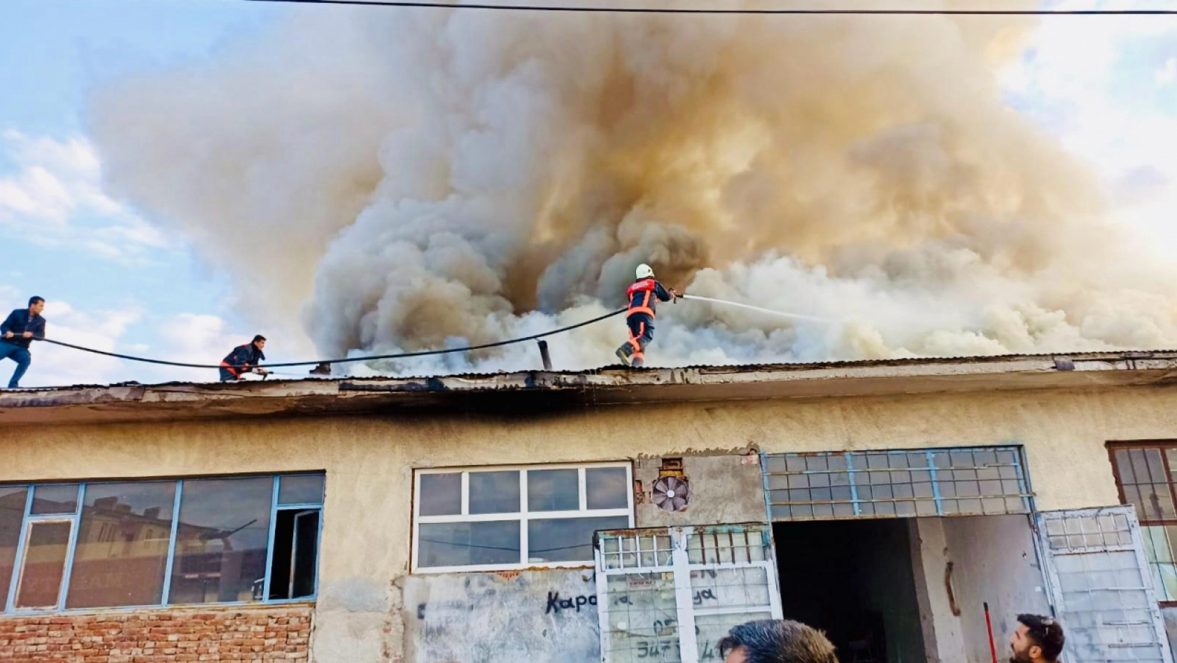 Malatya'da Sanayi Sitesindeki Yangında 7 Dükkan Zarar Gördü