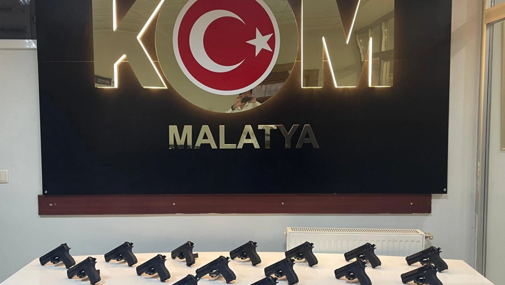 Malatya'da Silah kaçakçılığı operasyonunda yakalanan 2 şüpheli tutuklandı