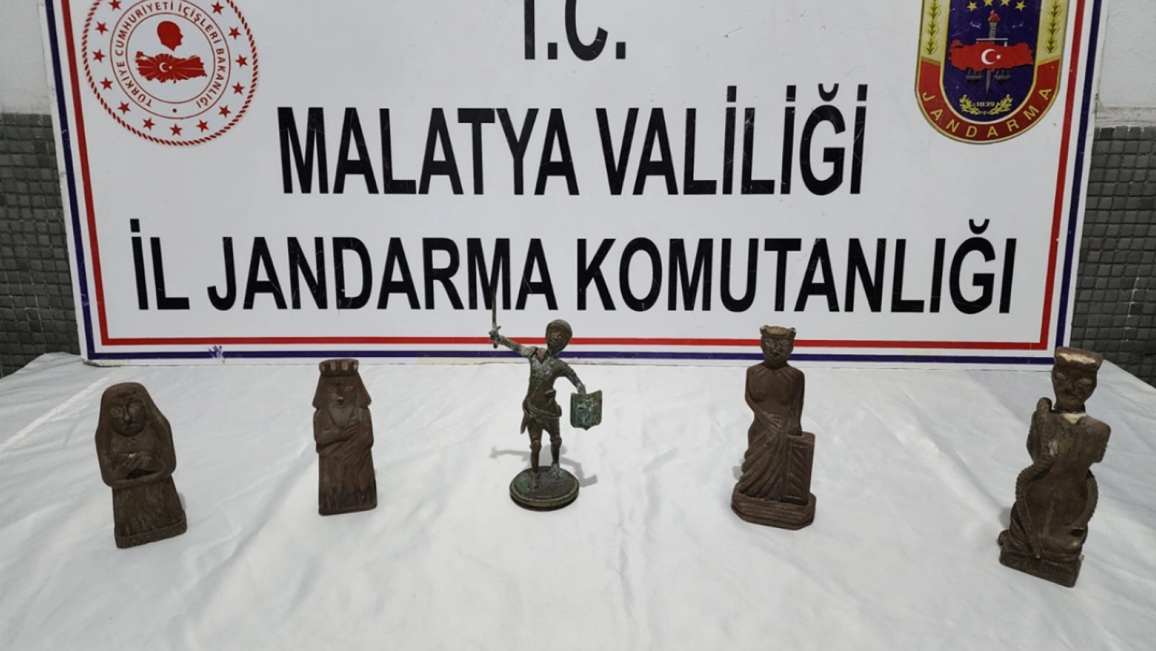 Malatya'da tarih eser operasyonunda 5 heykel ele geçirildi