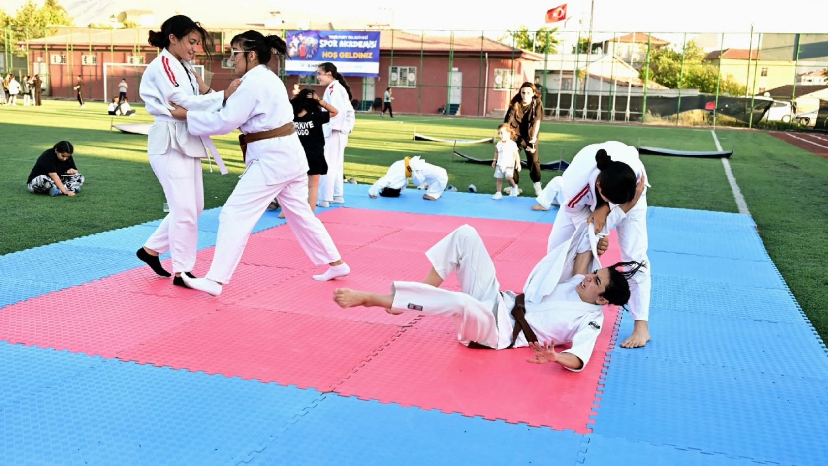 Yeşilyurt'ta Binlerce Çocuğa Ücretsiz Spor Eğitimi