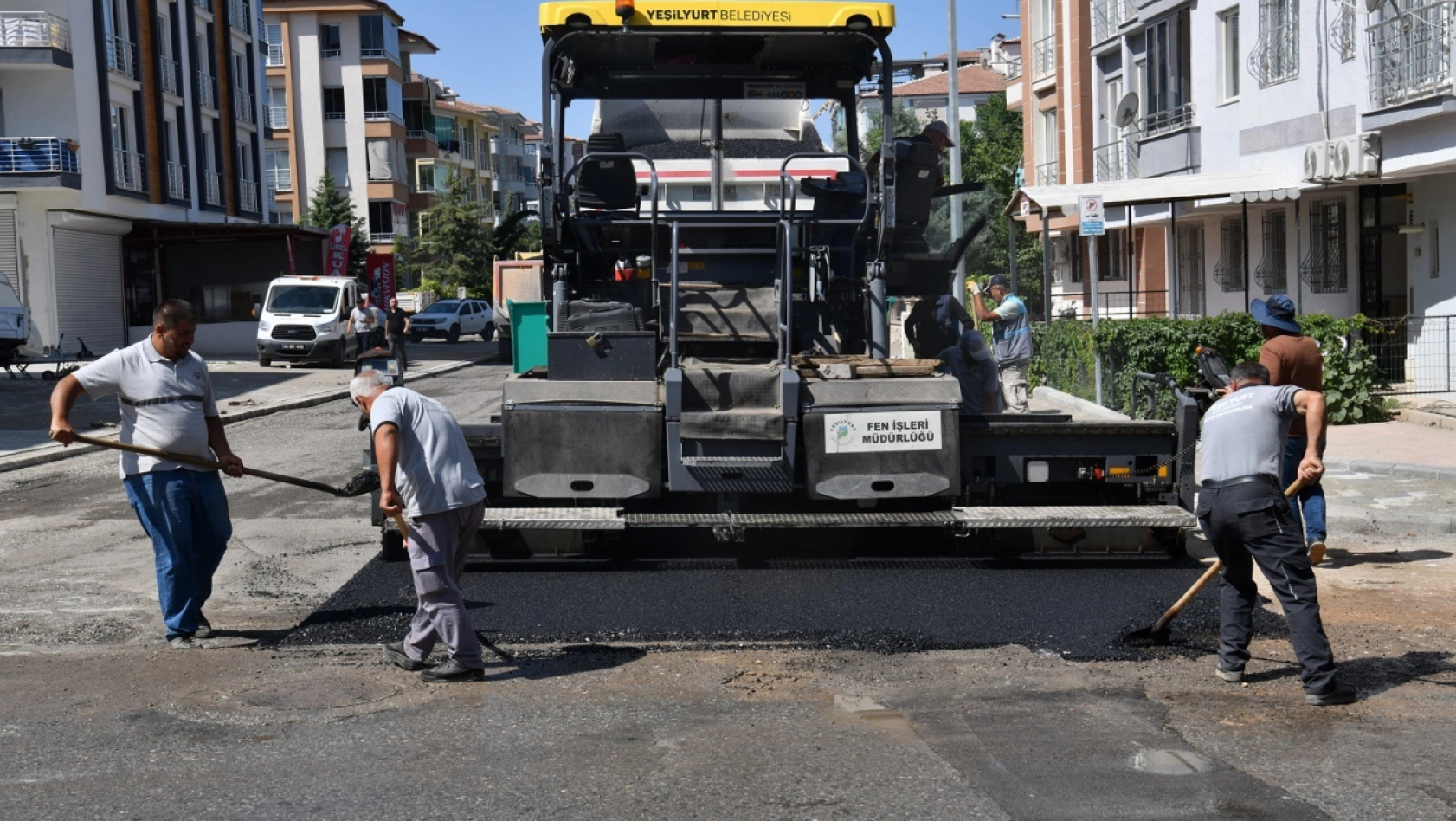 Yeşilyurt'ta Yollar Baştan Aşağı Yenileniyor! İlçede Büyük Dönüşüm