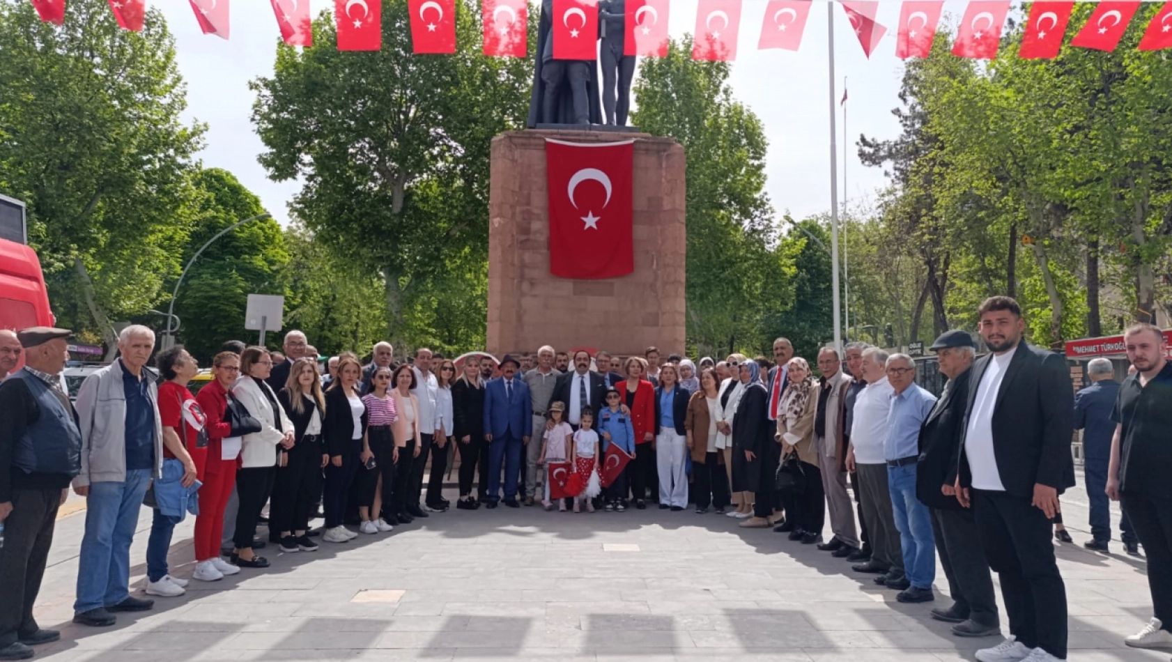 CHP Malatya 23 Nisan'ı kutladı.