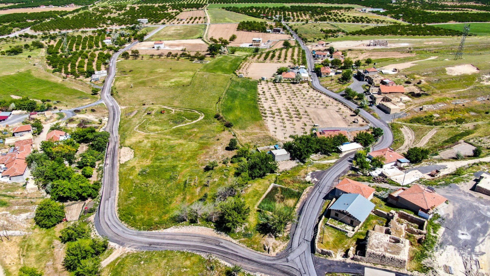 Deprem Sonrası Bozulan Yollar Yenileniyor