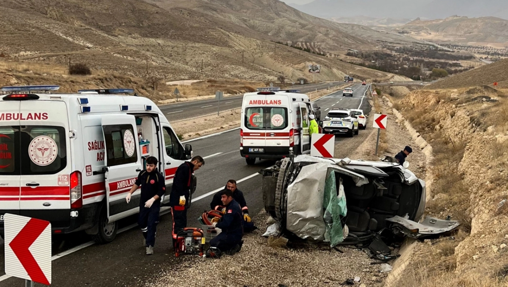 Malatya'da devrilen otomobildeki 5 kişi yaralandı