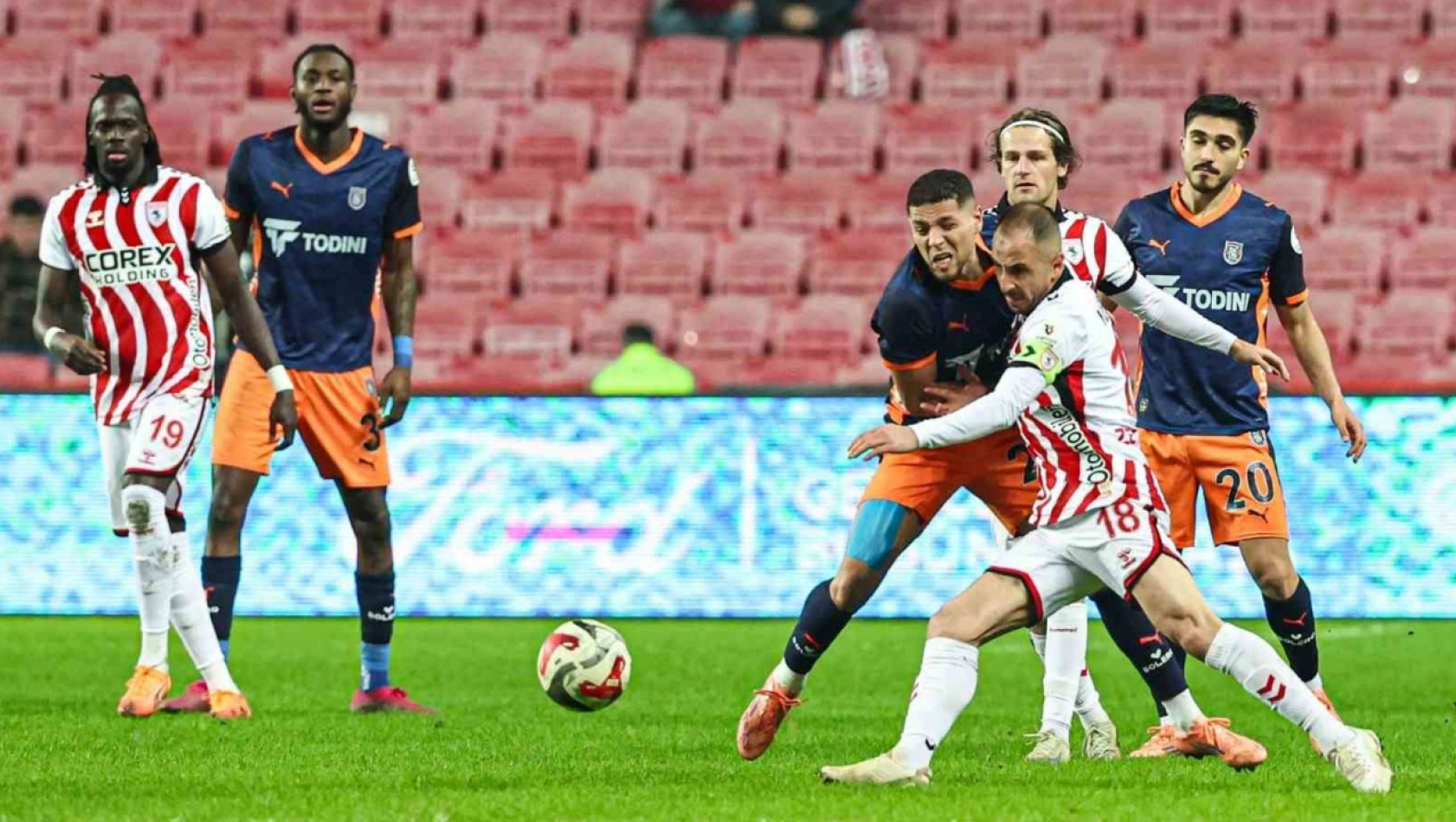 Samsunspor Evinde Başakşehir'e Boyun Eğdi: 0-2