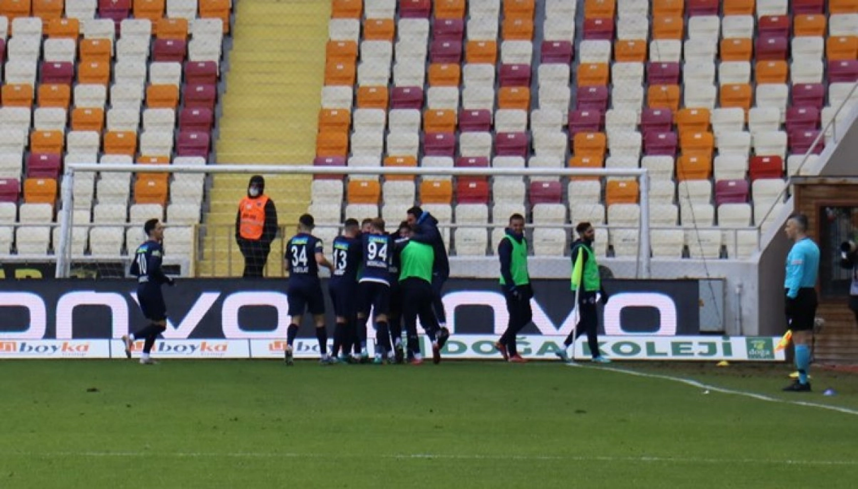 Yeni Malatyaspor Kasımpaşa Sk Karşılaşmasından Kareler