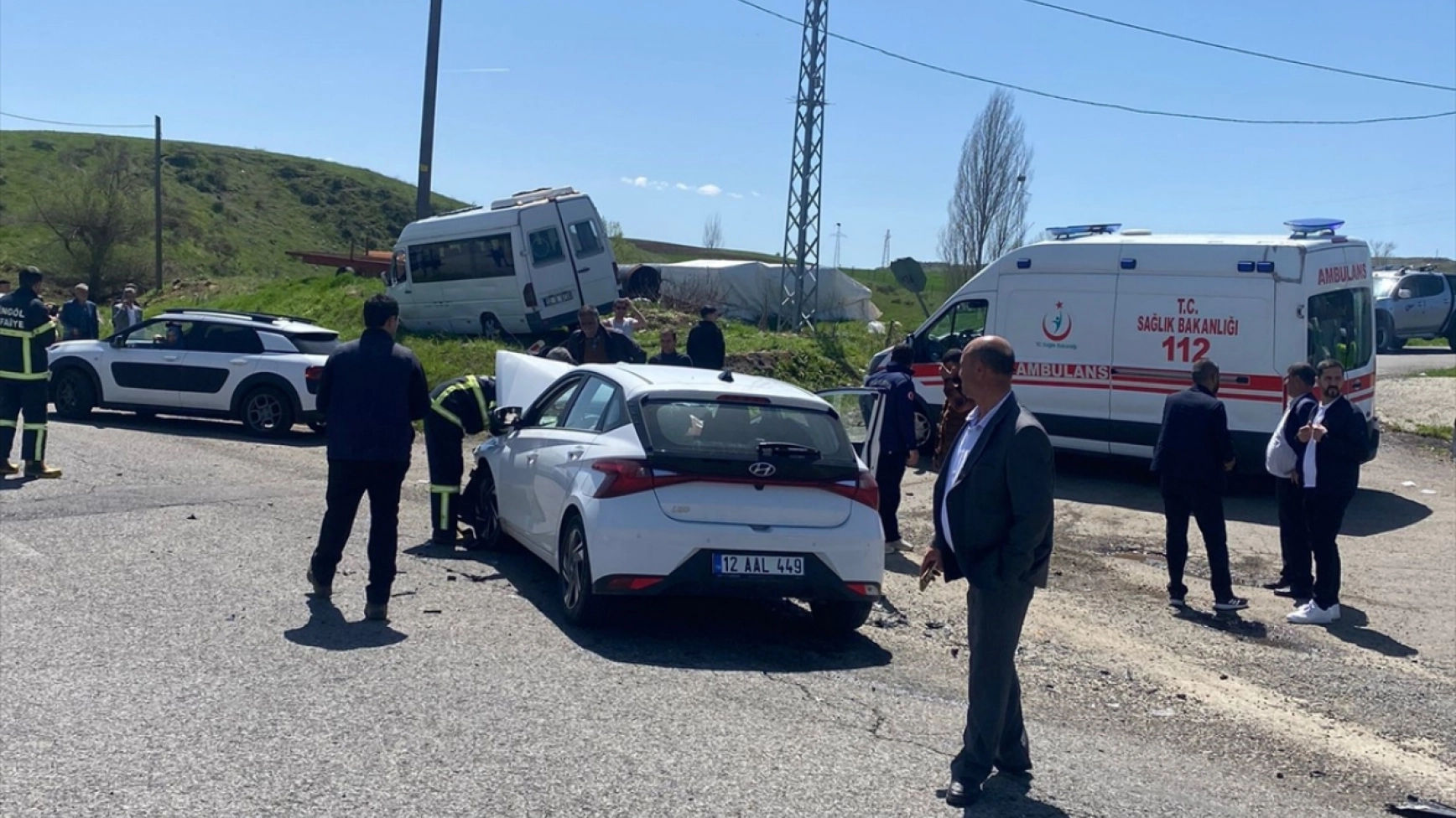 Bingöl'de minibüs ile otomobilin çarpışması sonucu 7 kişi yaralandı